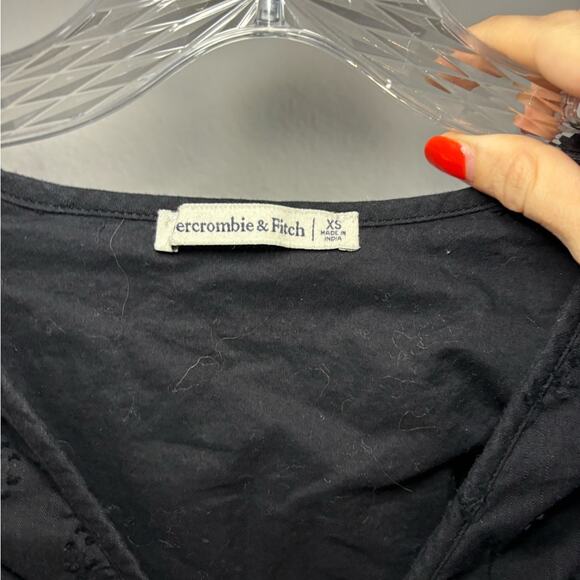 Abercrombie & Fitch Black Eyelet V Neck Blouse size XS - Picture 6 of 6